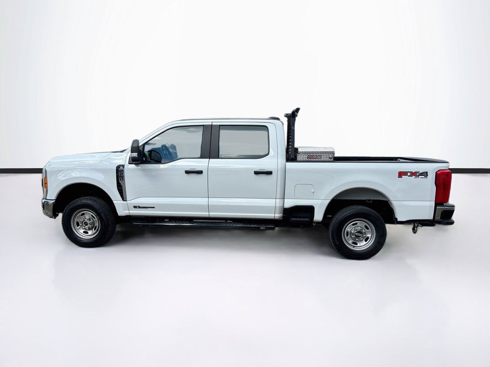 Used 2023 Ford F250 XL w/ FX4 Off-Road Package AWD/4WD image 4