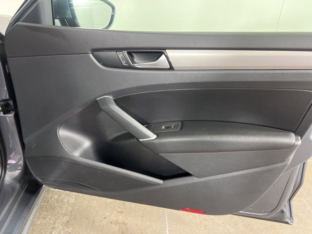 Used 2020 Volkswagen Passat 2.0T SE image 11