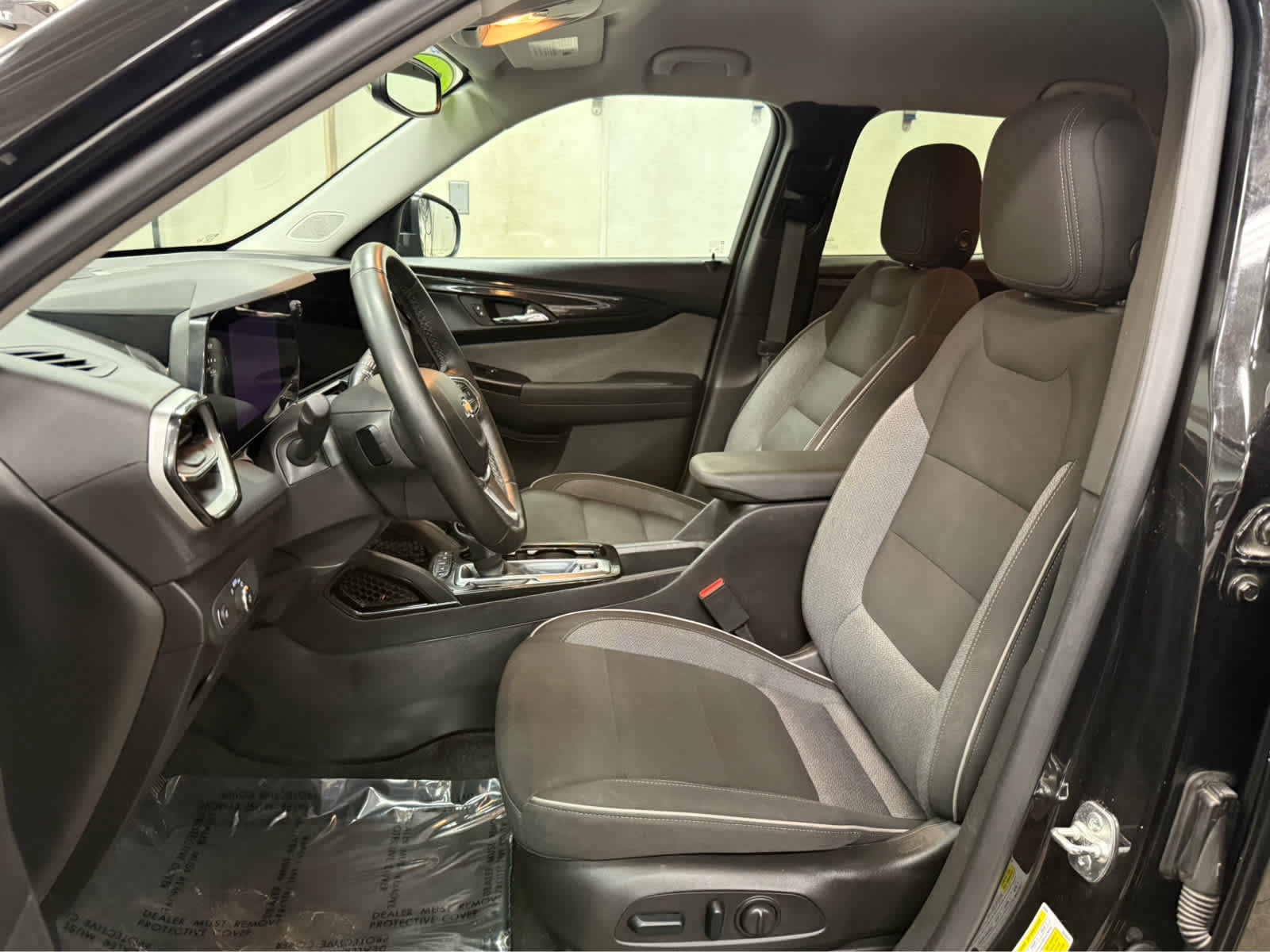 Used 2024 Chevrolet TrailBlazer LT w/ Convenience Package AWD/4WD image 10