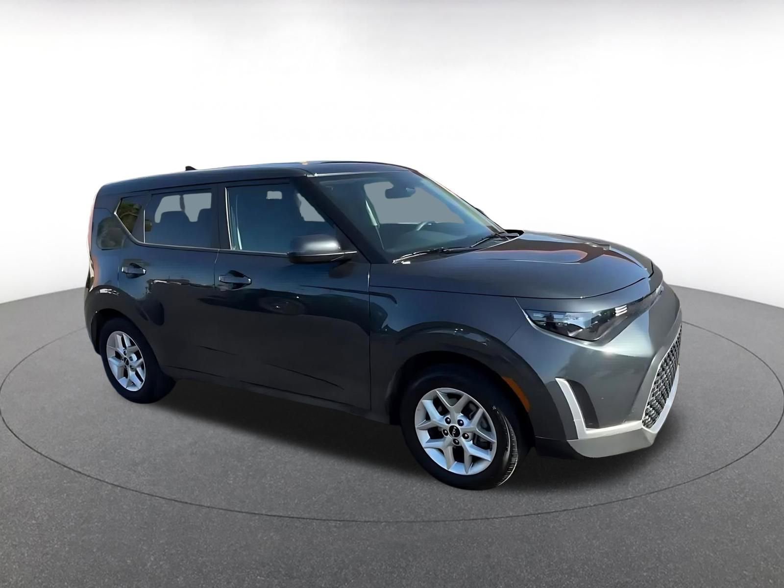Used 2025 Kia Soul LX w/ LX Technology Package FWD image 2