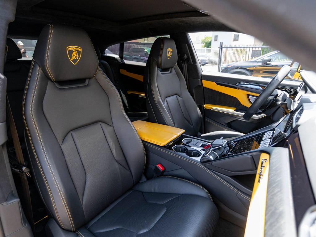 Used 2021 Lamborghini Urus AWD/4WD image 28