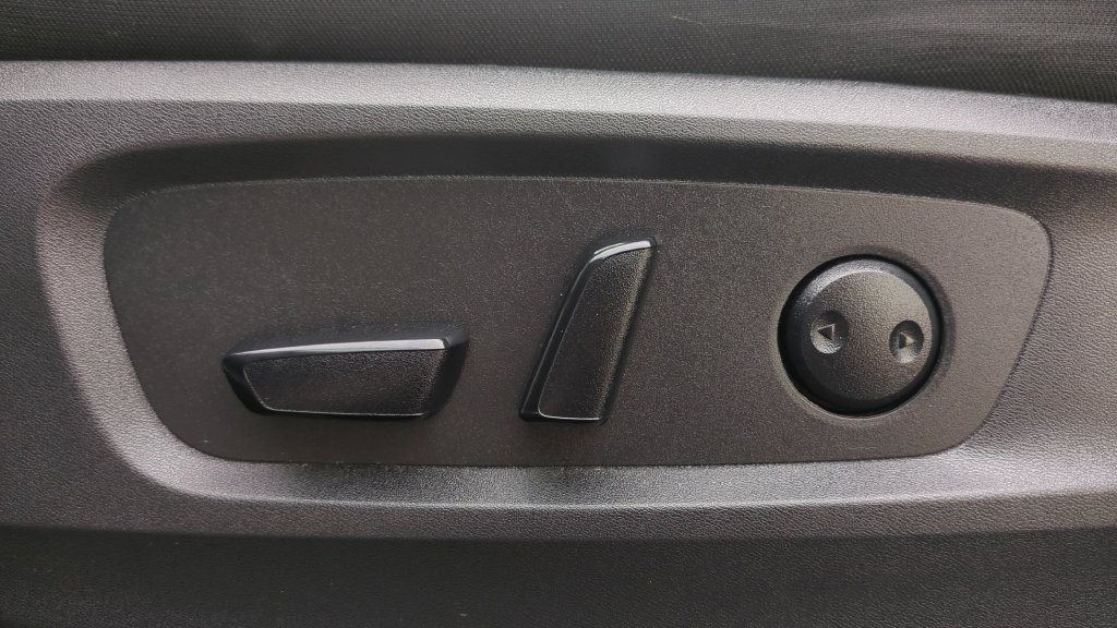 Certified 2025 Nissan Pathfinder SV FWD image 16