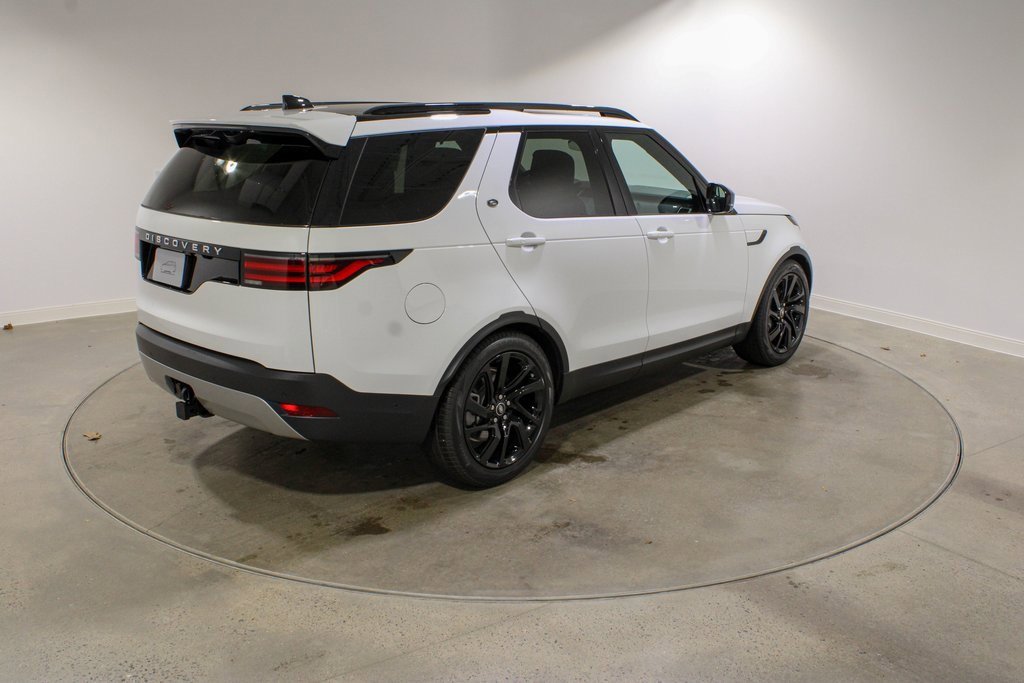 New 2025 Land Rover Discovery S image 5