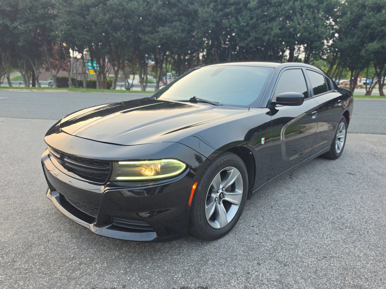 Used 2015 Dodge Charger SE w/ Sport Appearance Group RWD image 3