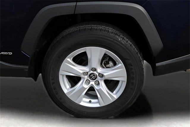 Used 2021 Toyota RAV4 XLE w/ Convenience Package image 9