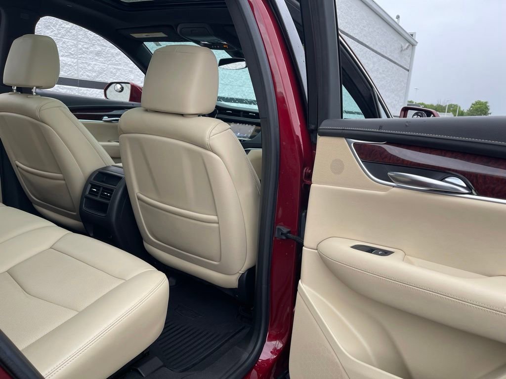 Used 2017 Cadillac XT5 Luxury w/ Driver Awareness Package FWD image 36