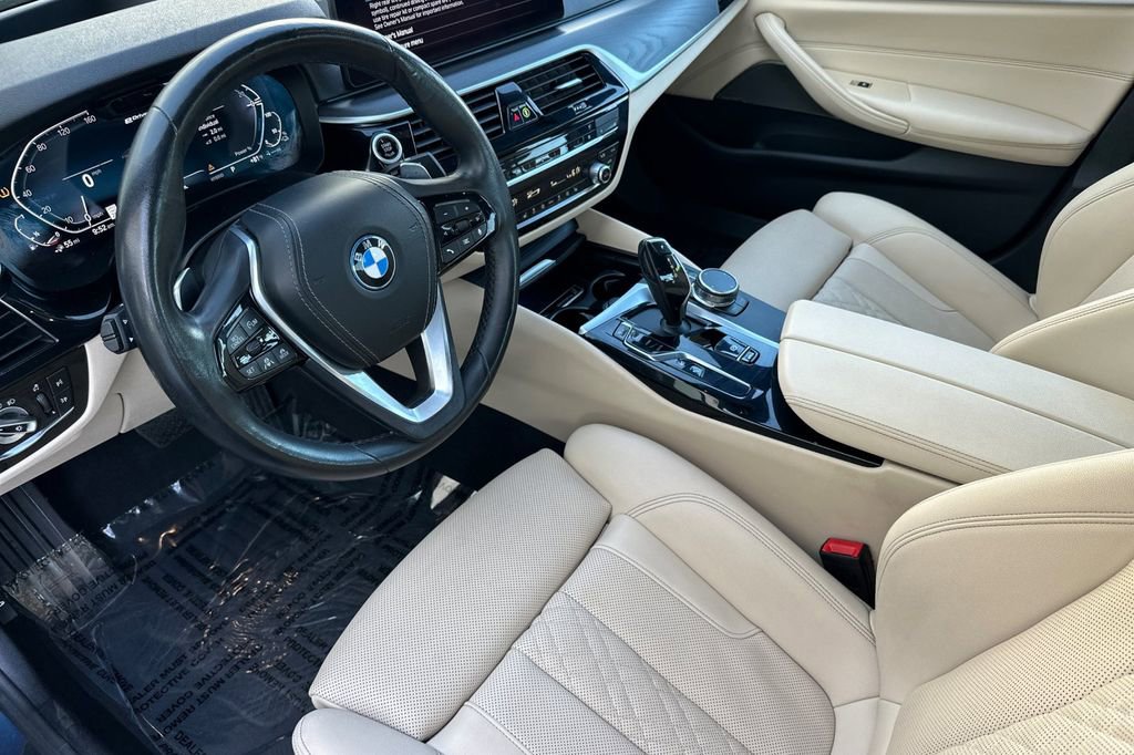 Used 2023 BMW 530e w/ Premium Package image 9