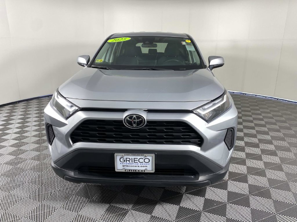 Used 2025 Toyota RAV4 LE AWD/4WD image 3