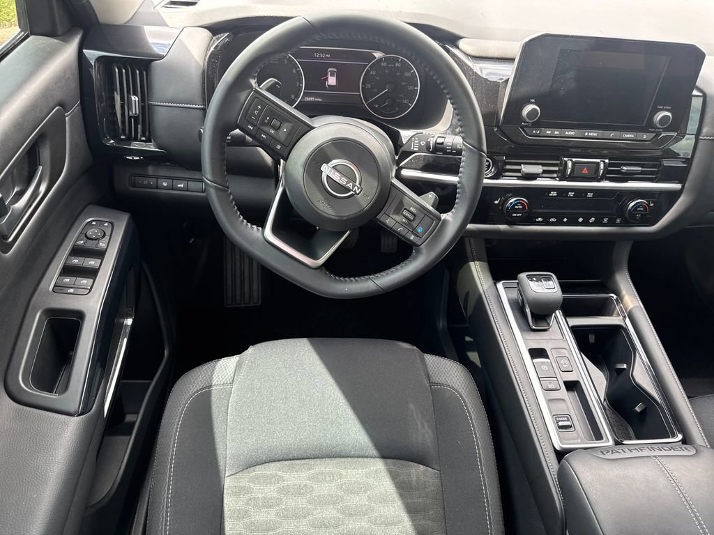 Used 2024 Nissan Pathfinder SV w/ SV Premium Package image 13