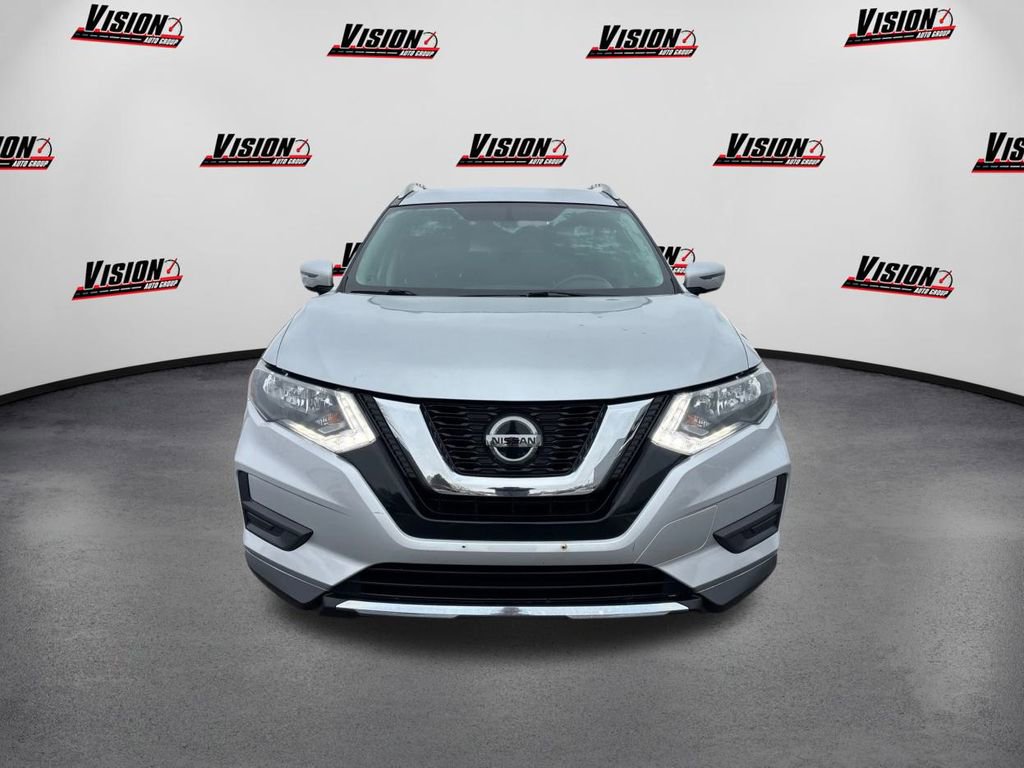 Used 2018 Nissan Rogue SV image 2
