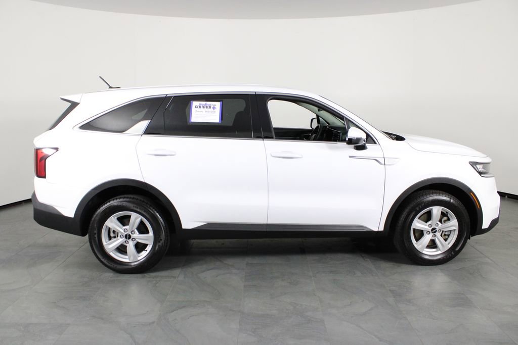 Used 2023 Kia Sorento LX image 12