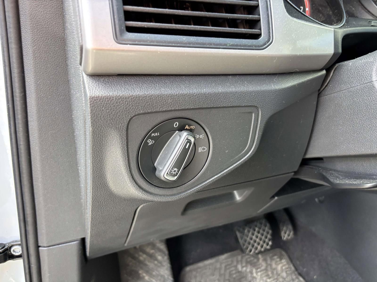 Used 2020 Volkswagen Atlas Cross Sport SE w/ Towing Package image 14