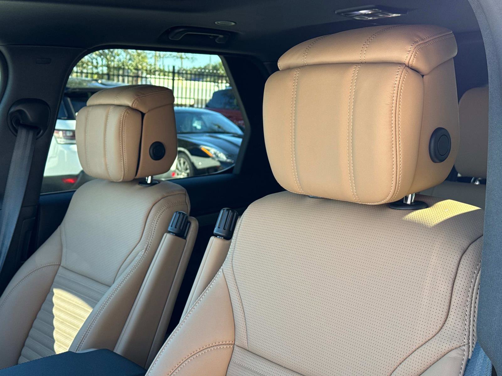 Certified 2025 Land Rover Discovery Dynamic SE image 19