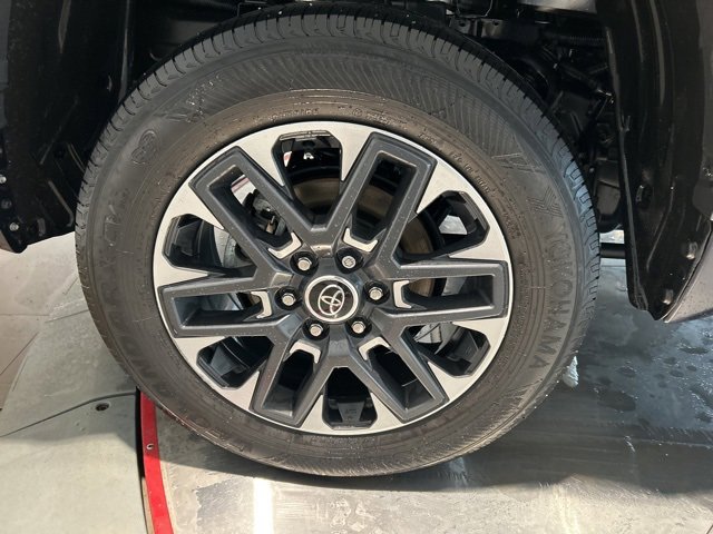 Used 2023 Toyota Tundra Limited image 17