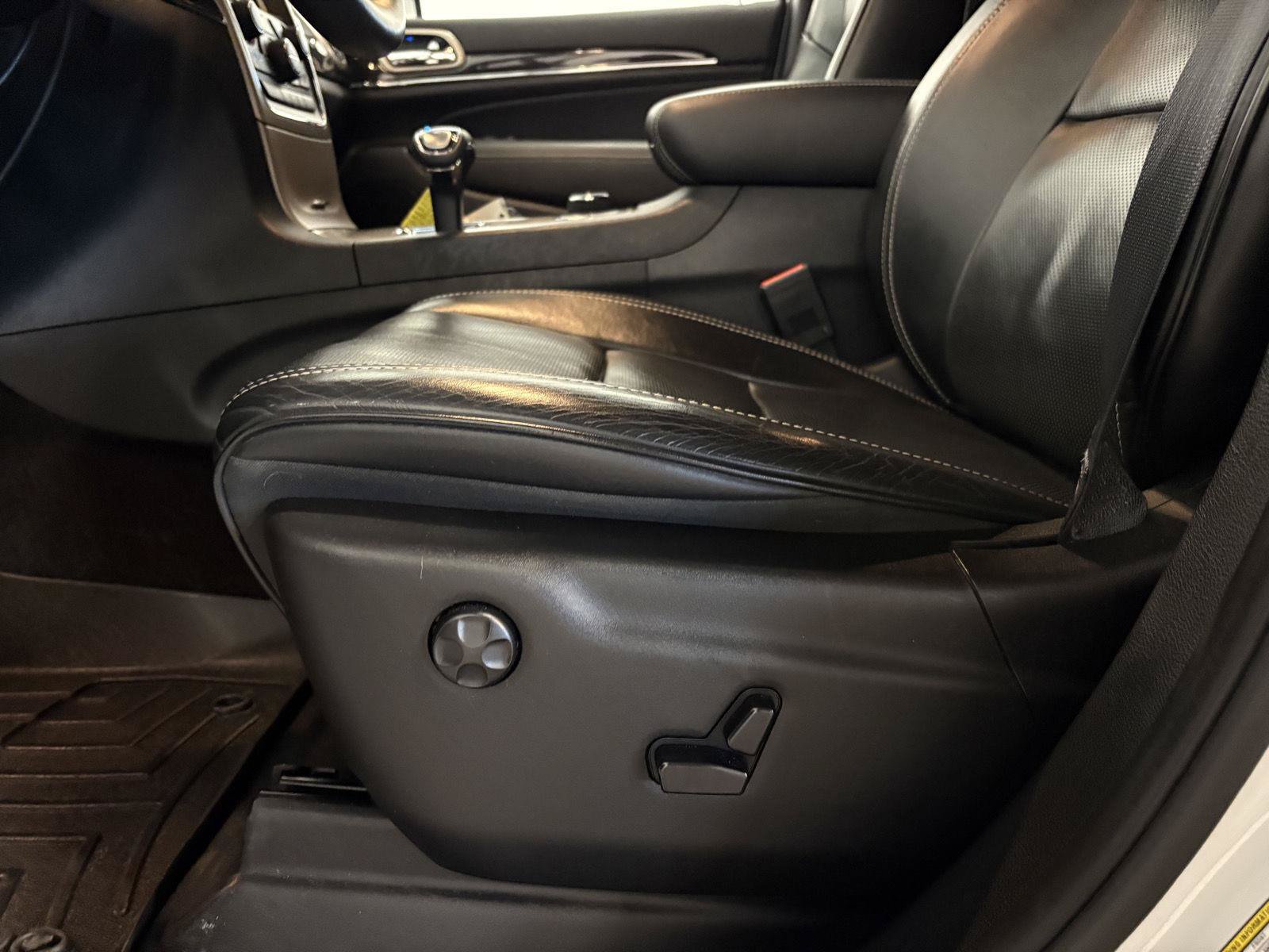 Used 2015 Jeep Grand Cherokee Overland AWD/4WD image 18