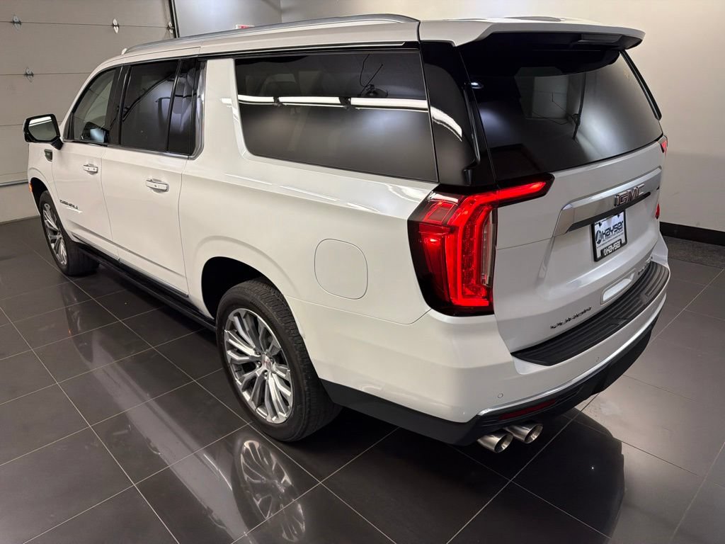 Used 2022 GMC Yukon XL Denali w/ Denali Premium Package AWD/4WD image 4