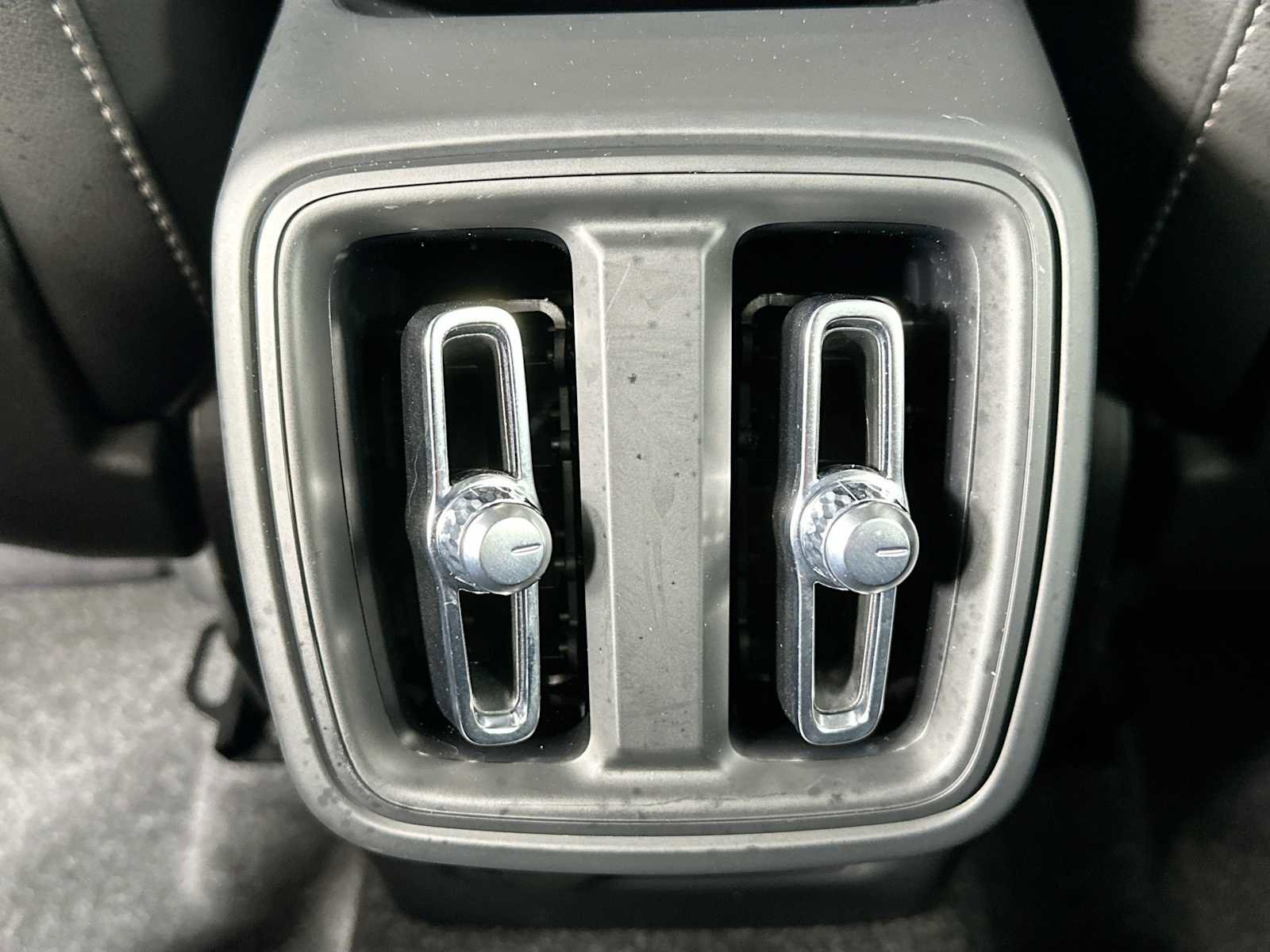 Used 2025 Volvo XC40 B5 Core w/ Protection Package Premier image 24