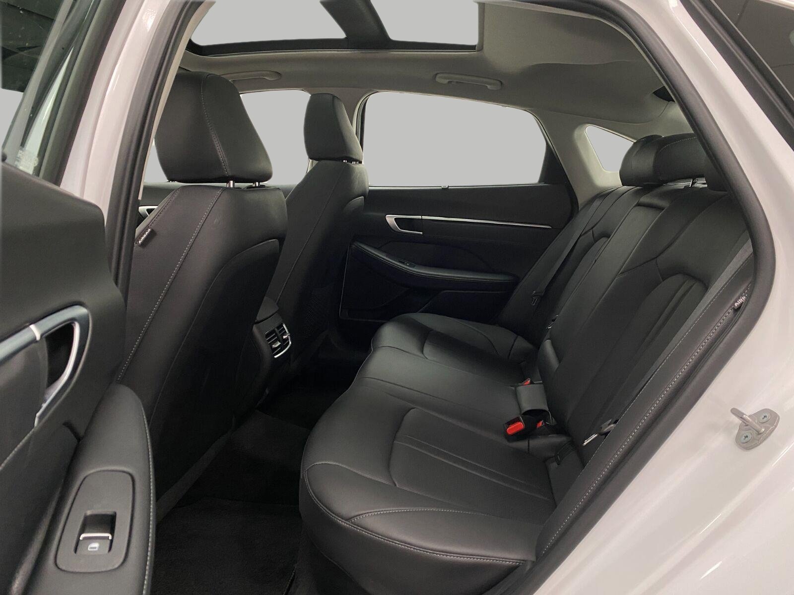 Certified 2025 Hyundai Sonata Limited FWD image 31