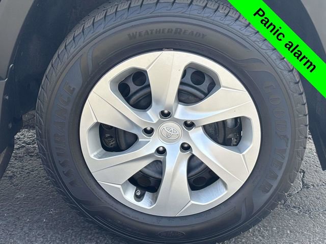 Used 2022 Toyota RAV4 LE image 28
