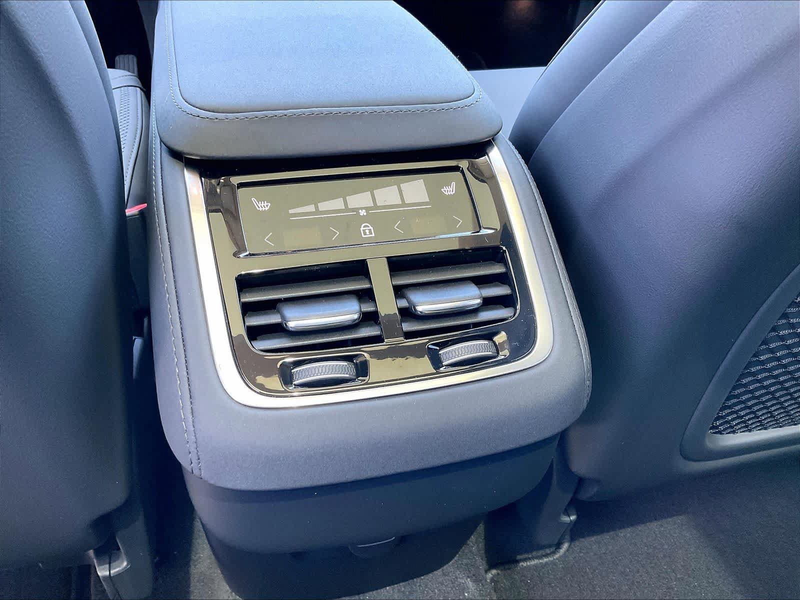 New 2026 Volvo XC90 B6 Core AWD/4WD image 16