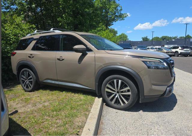 Certified 2023 Nissan Pathfinder Platinum AWD/4WD image 11