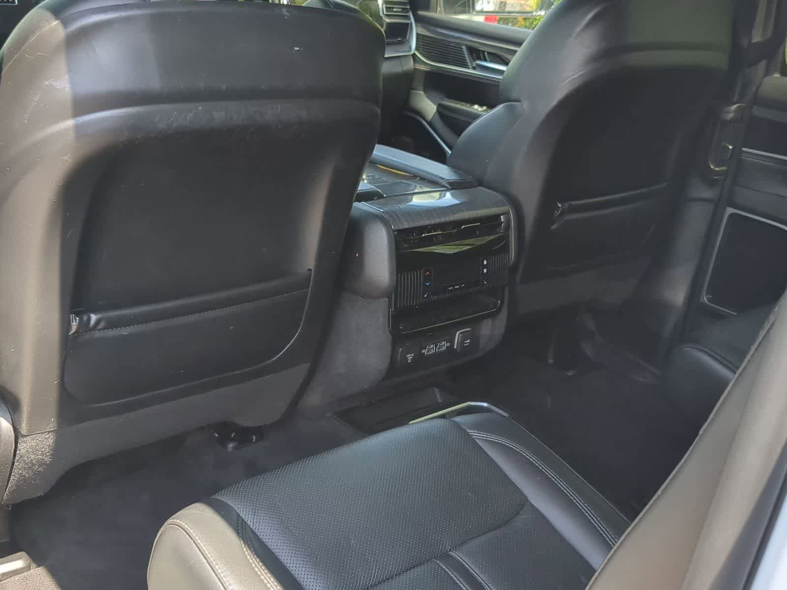 Used 2022 Jeep Wagoneer Series III w/ Premium Group I AWD/4WD image 17