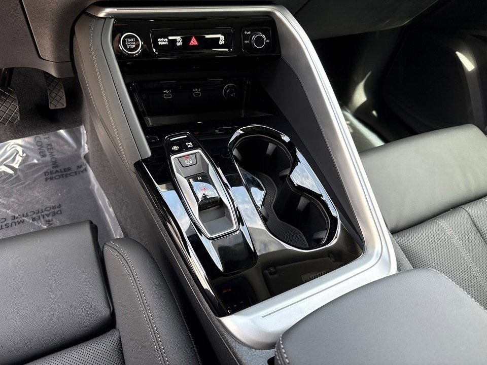 Certified 2025 Audi Q5 2.0T Premium Plus w/ Premium Plus image 18