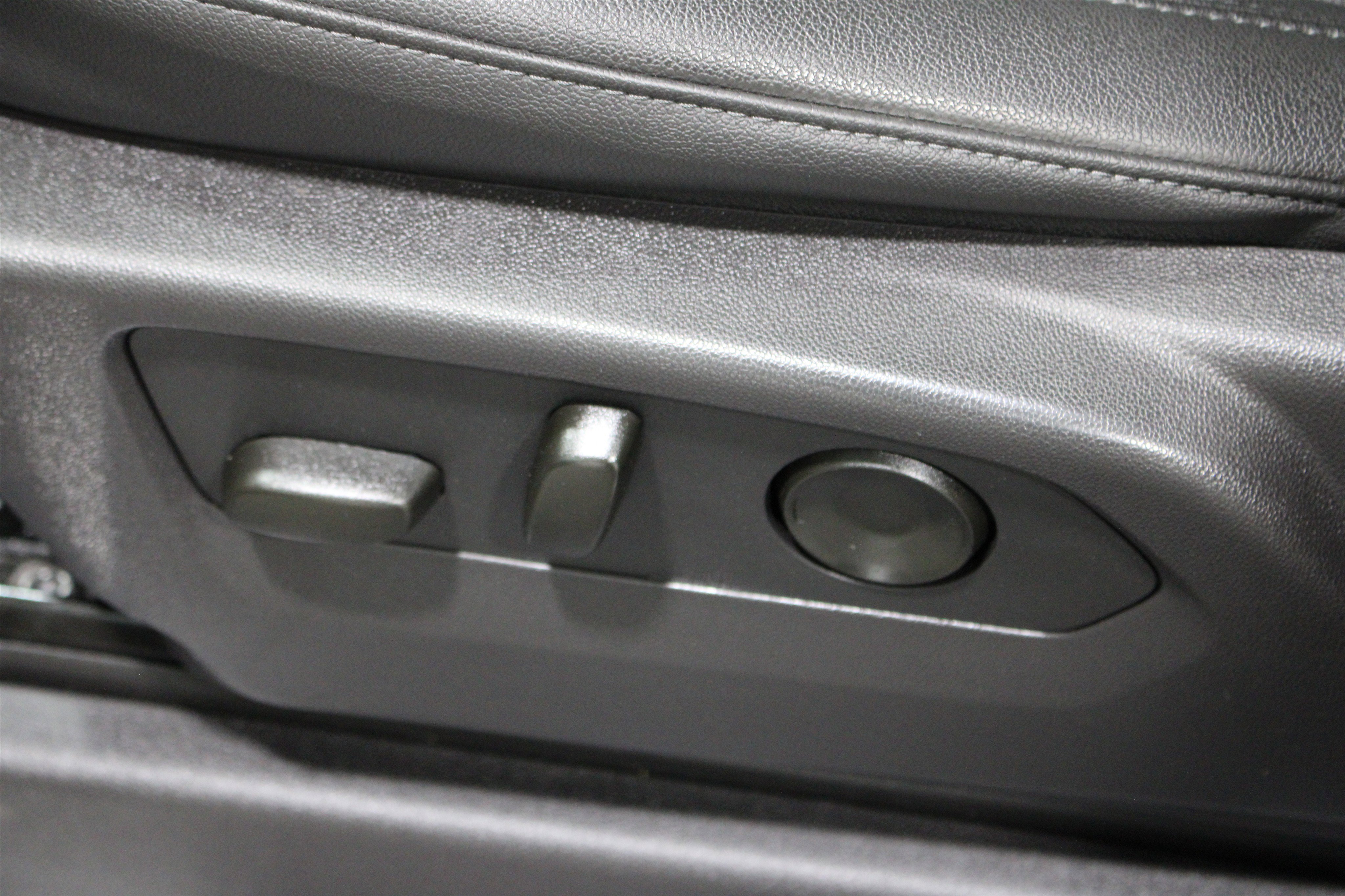 Used 2024 Chevrolet Silverado 1500 LT Trail Boss w/ LT Trail Boss Premium Package AWD/4WD image 5