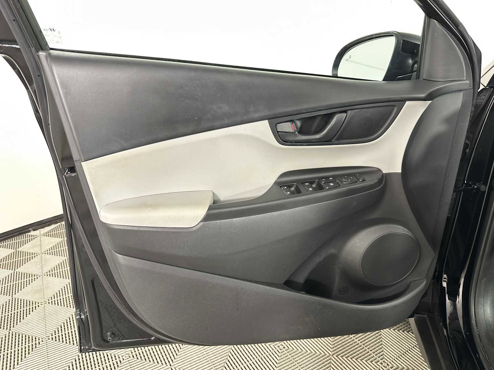 Certified 2023 Hyundai Kona SEL AWD/4WD image 15
