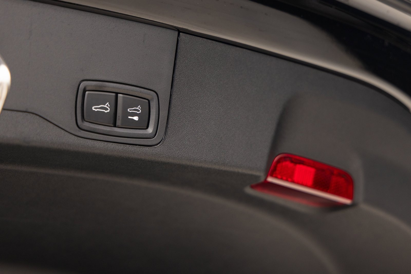 Certified 2025 Porsche Taycan 4 Cross Turismo image 30