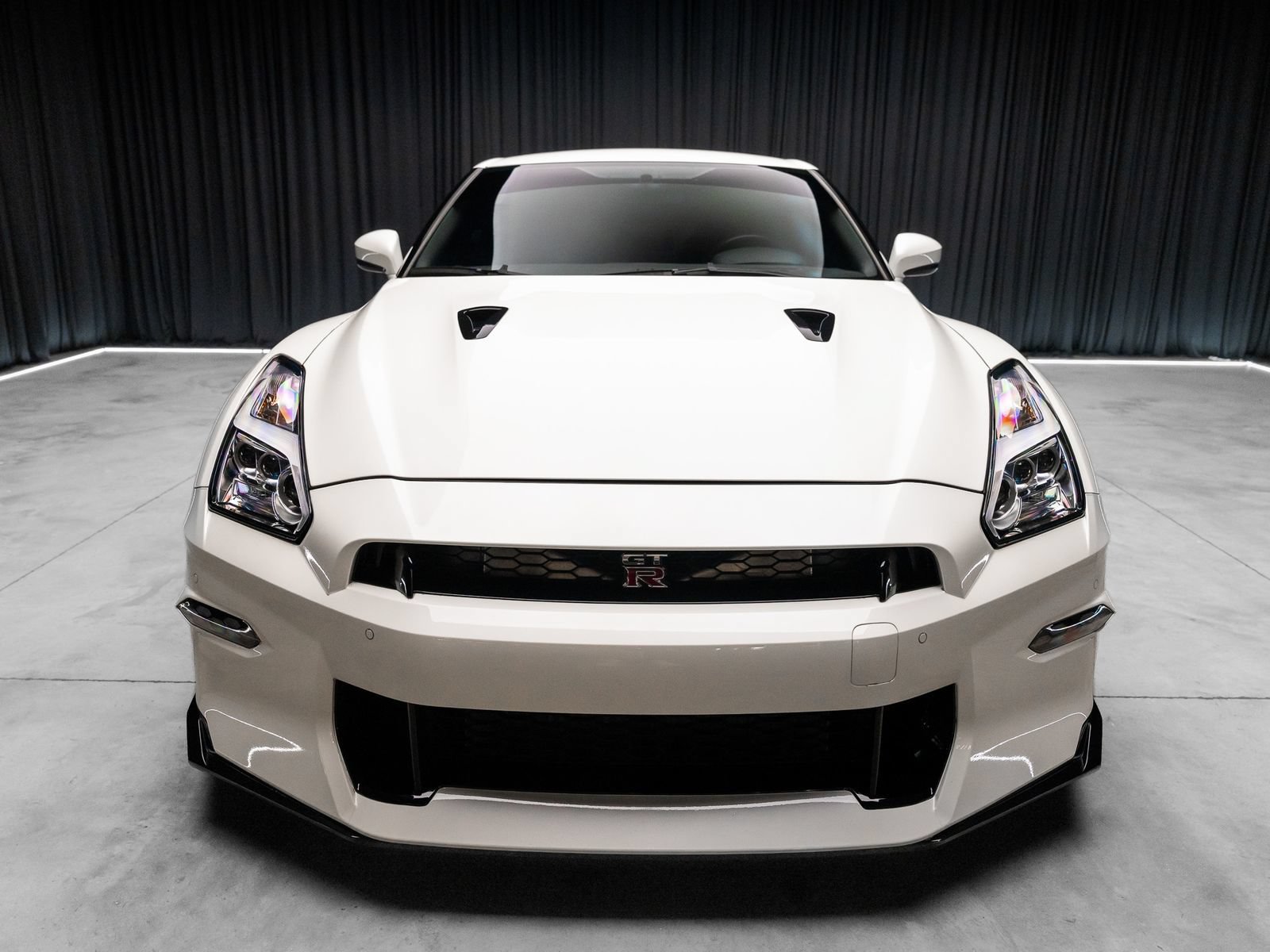 Used 2024 Nissan GT-R Premium w/ Premium Interior Package AWD/4WD image 14