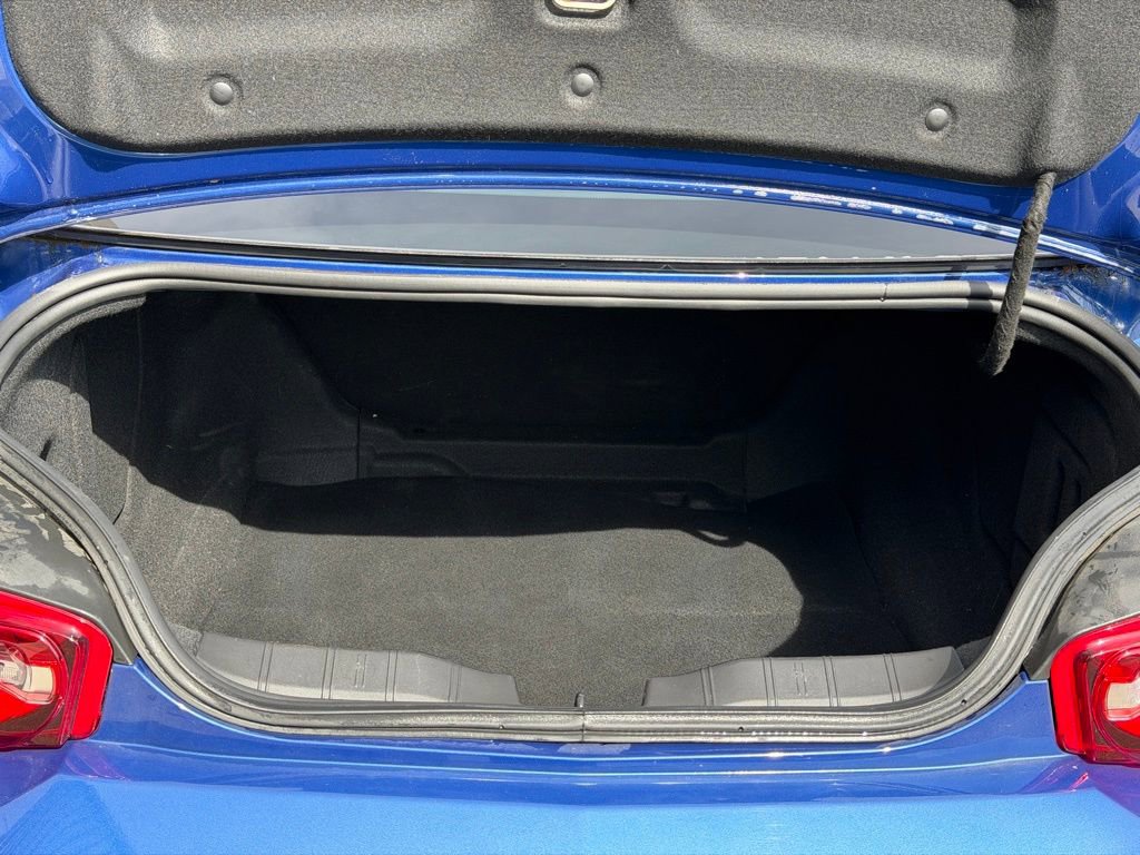 Used 2022 Chevrolet Camaro LT RWD image 8