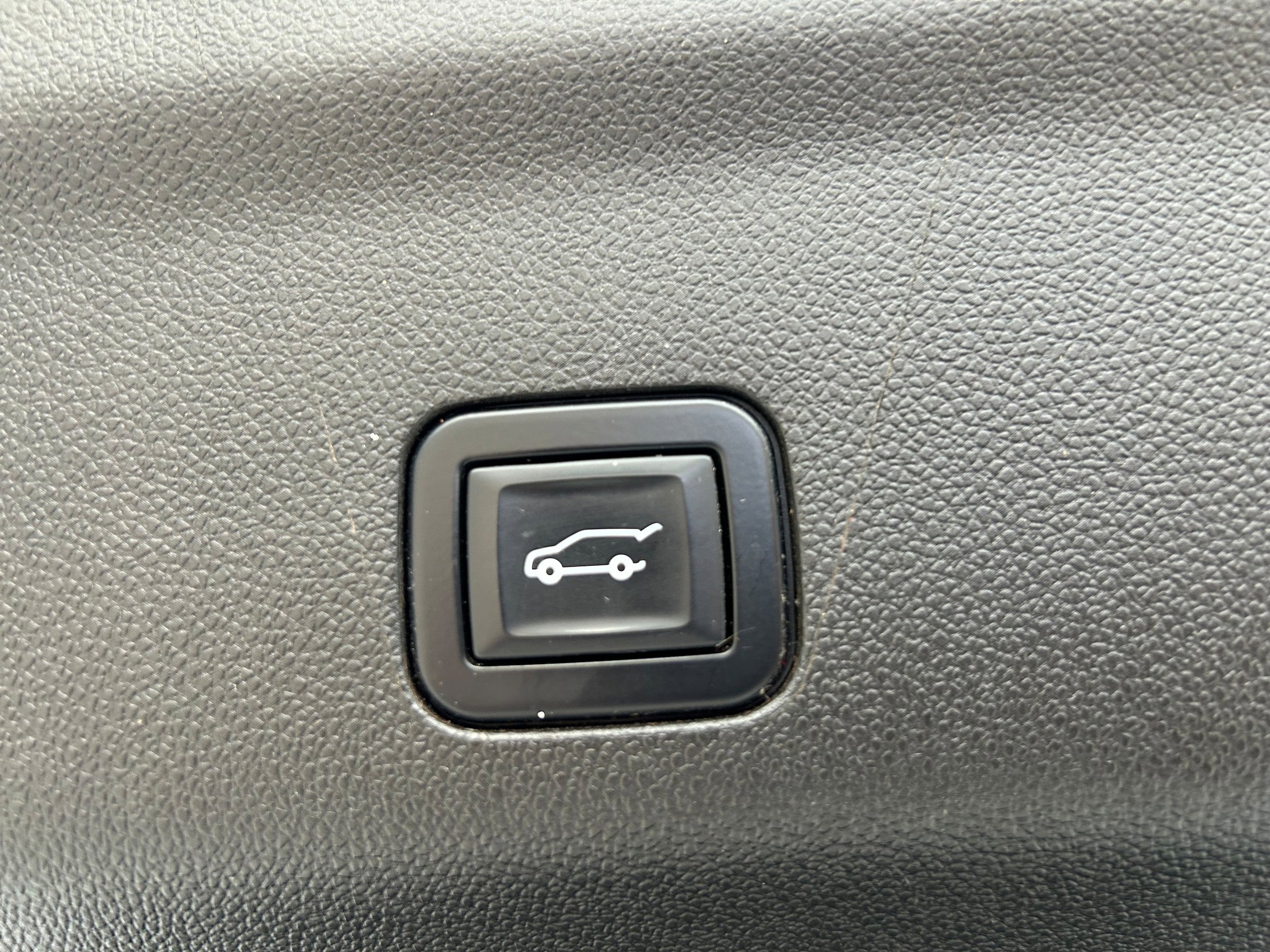 Used 2022 Chevrolet Tahoe Z71 w/ Luxury Package image 13