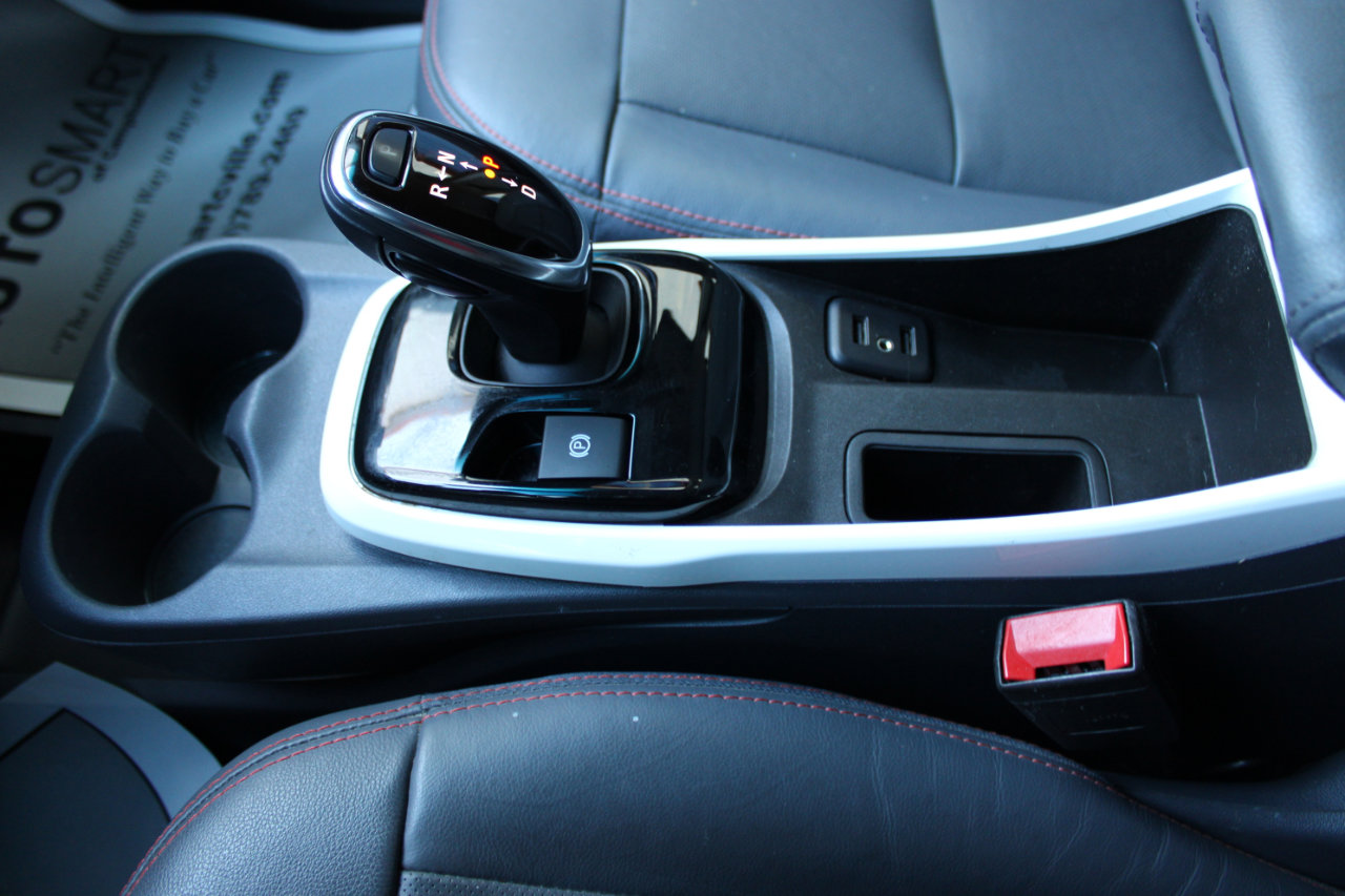 Used 2020 Chevrolet Bolt Premier w/ Infotainment Package image 34