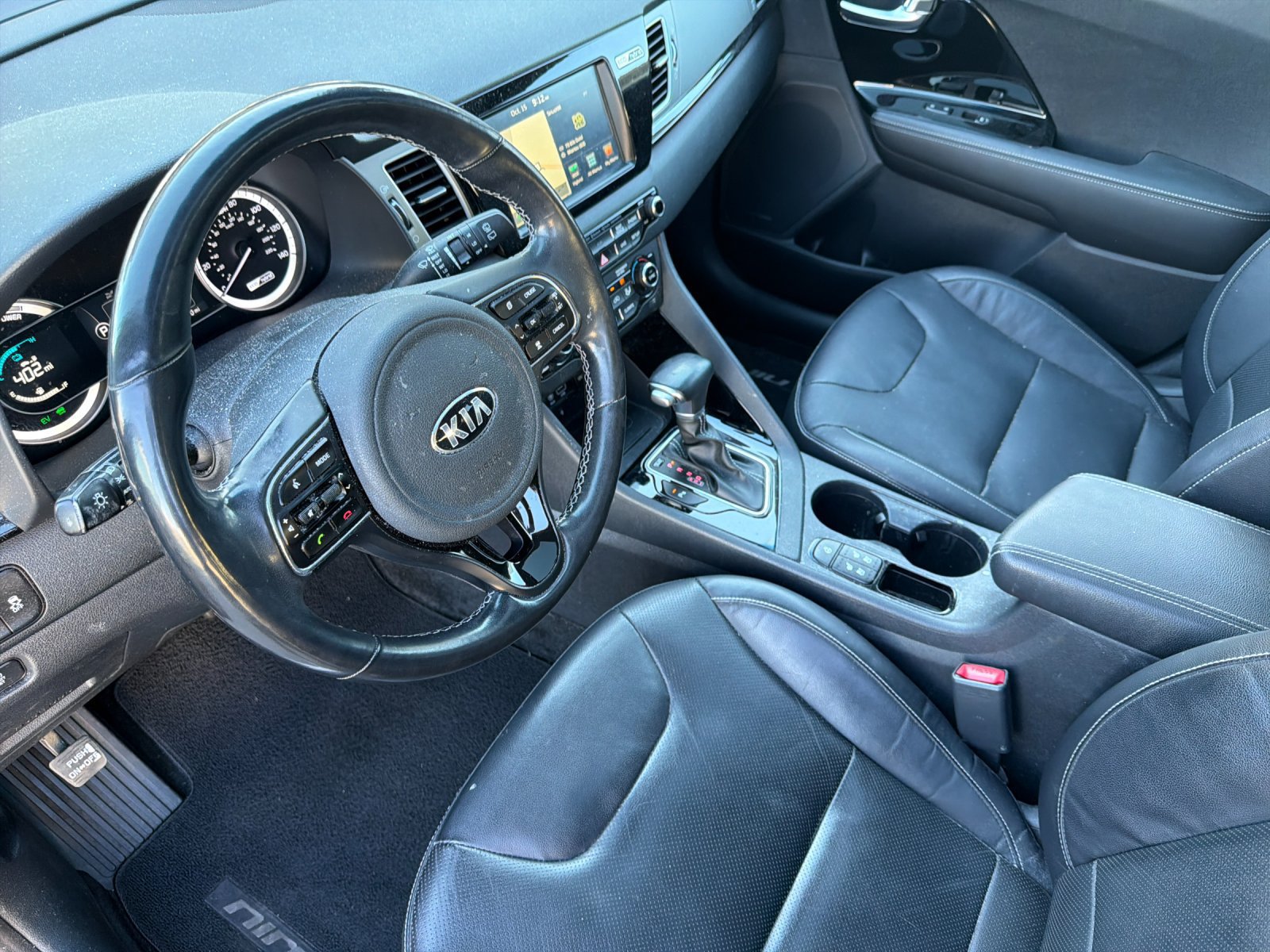 Used 2017 Kia Niro Touring w/ Advanced Technology Package FWD image 9