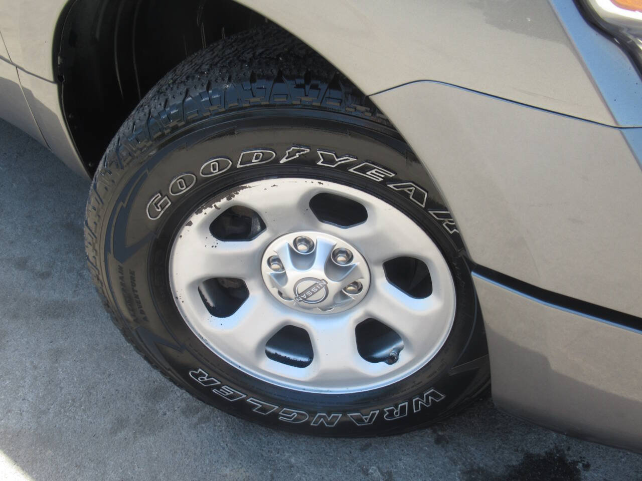 Used 2023 Nissan Titan S AWD/4WD image 4