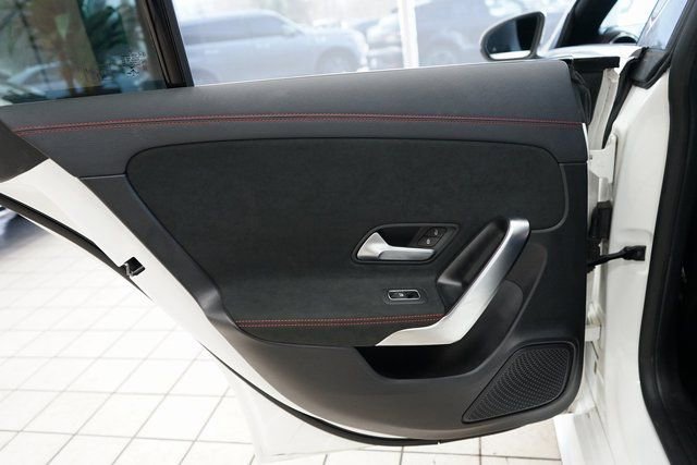 Used 2020 Mercedes-Benz CLA 250 4MATIC image 52