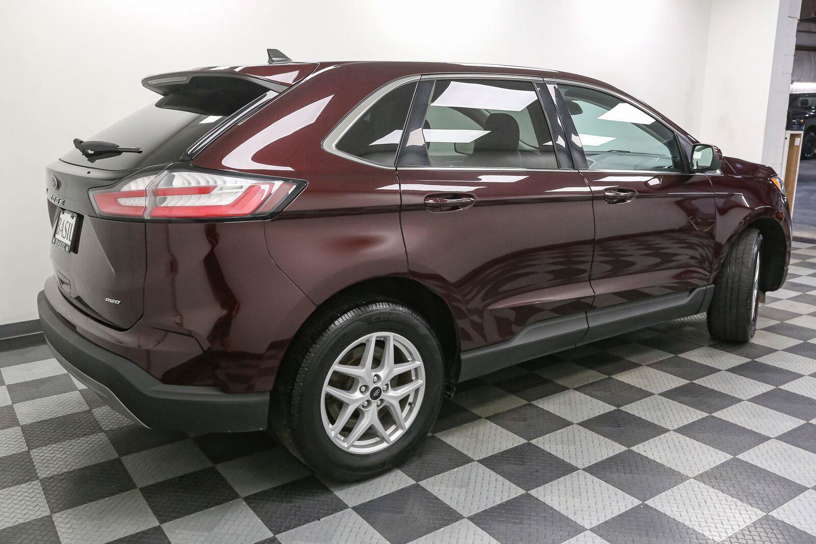 Used 2024 Ford Edge SEL AWD/4WD image 8