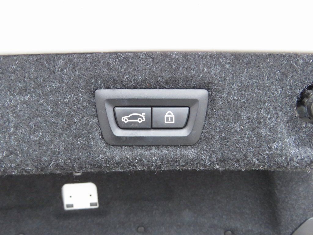 Used 2020 BMW 530i xDrive w/ Convenience Package image 17