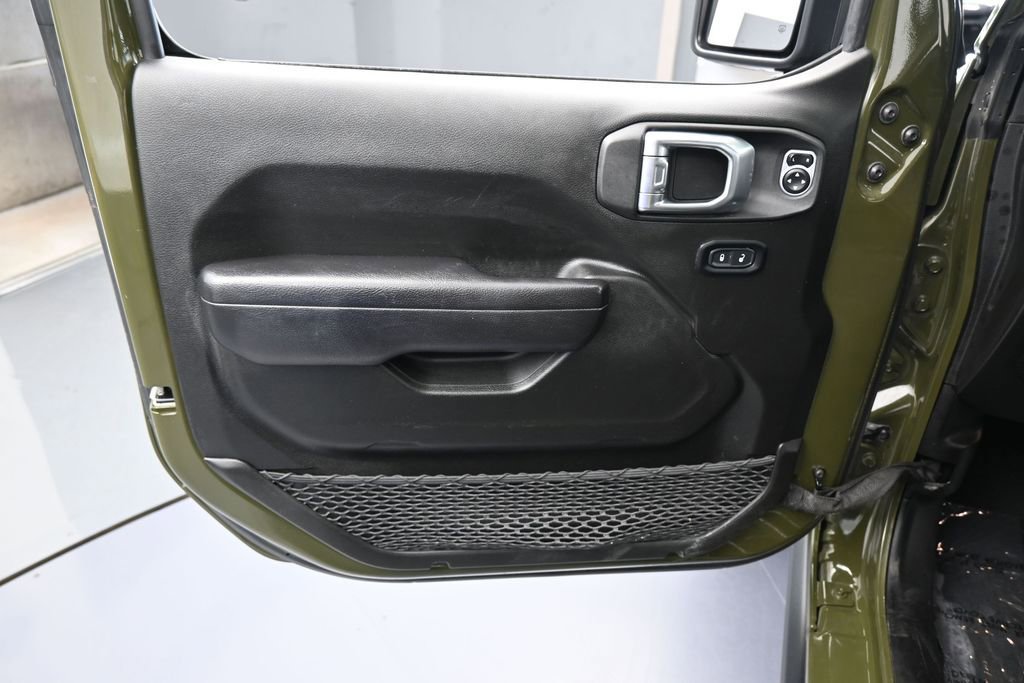 Used 2023 Jeep Gladiator Rubicon w/ LED Lighting Group AWD/4WD image 12