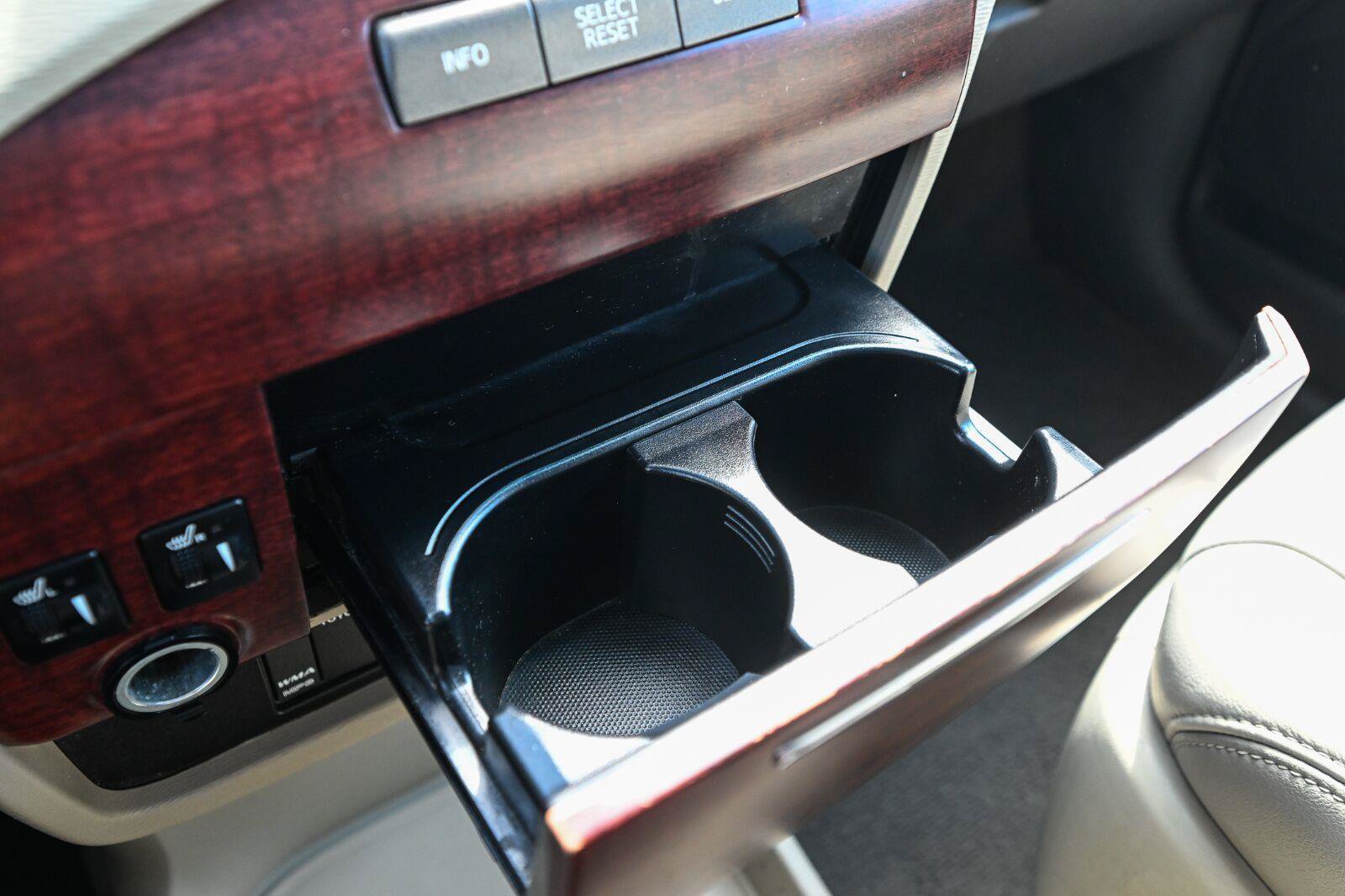 Used 2011 Toyota Sienna Limited w/ Premium Pkg FWD image 39