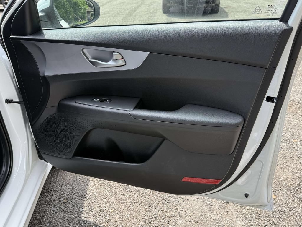 Used 2022 Kia Forte LXS FWD image 7