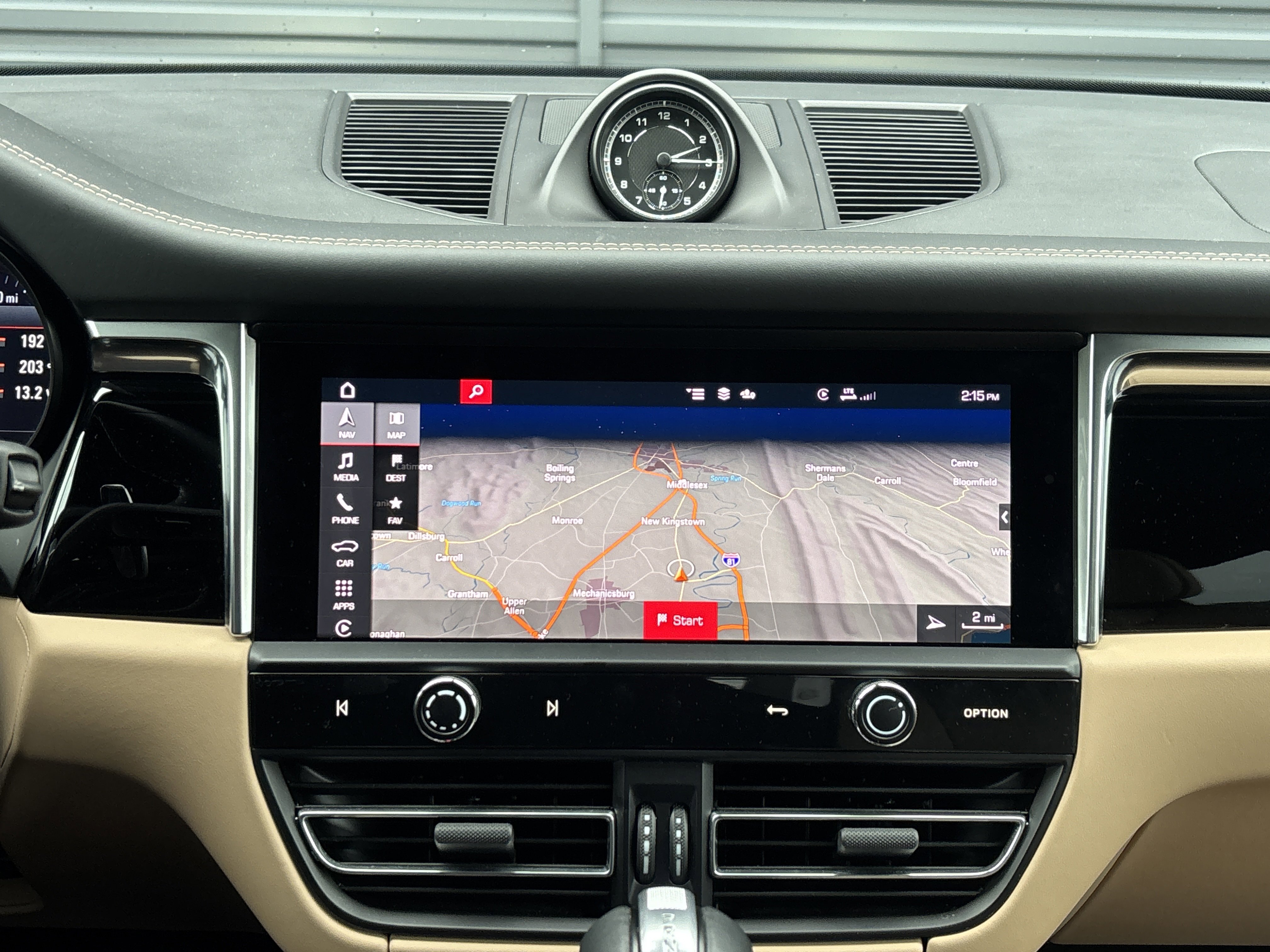 Certified 2022 Porsche Macan image 18