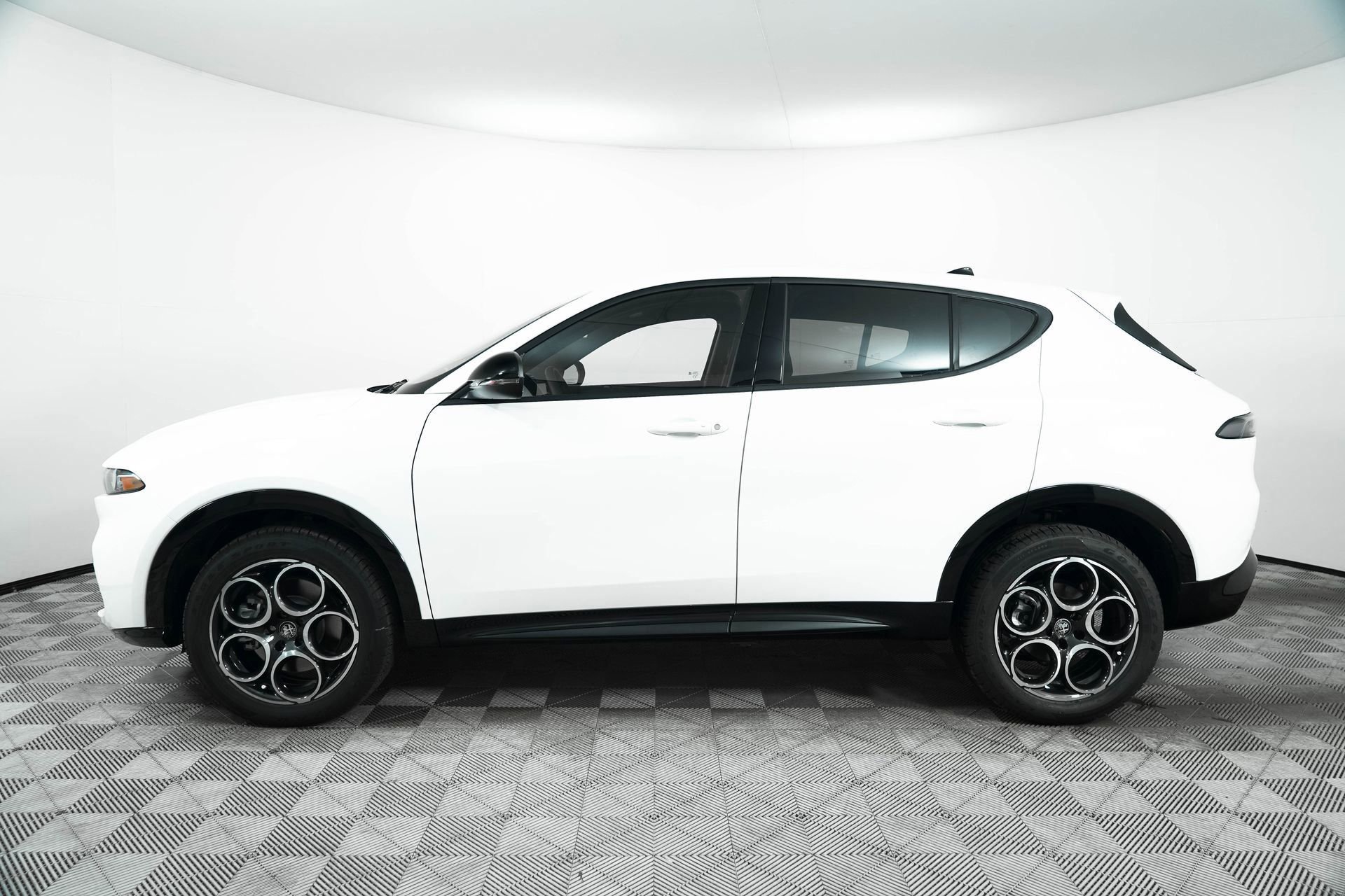 New 2025 Alfa Romeo Tonale AWD/4WD image 4