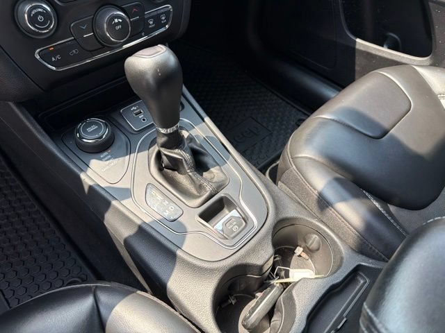 Used 2019 Jeep Cherokee Latitude Plus w/ Cold Weather Group AWD/4WD image 20