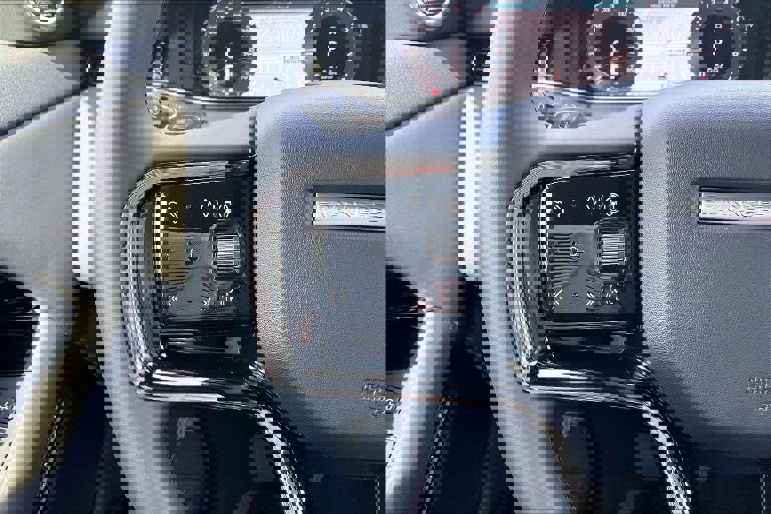 Certified 2025 Land Rover Range Rover Evoque S image 21