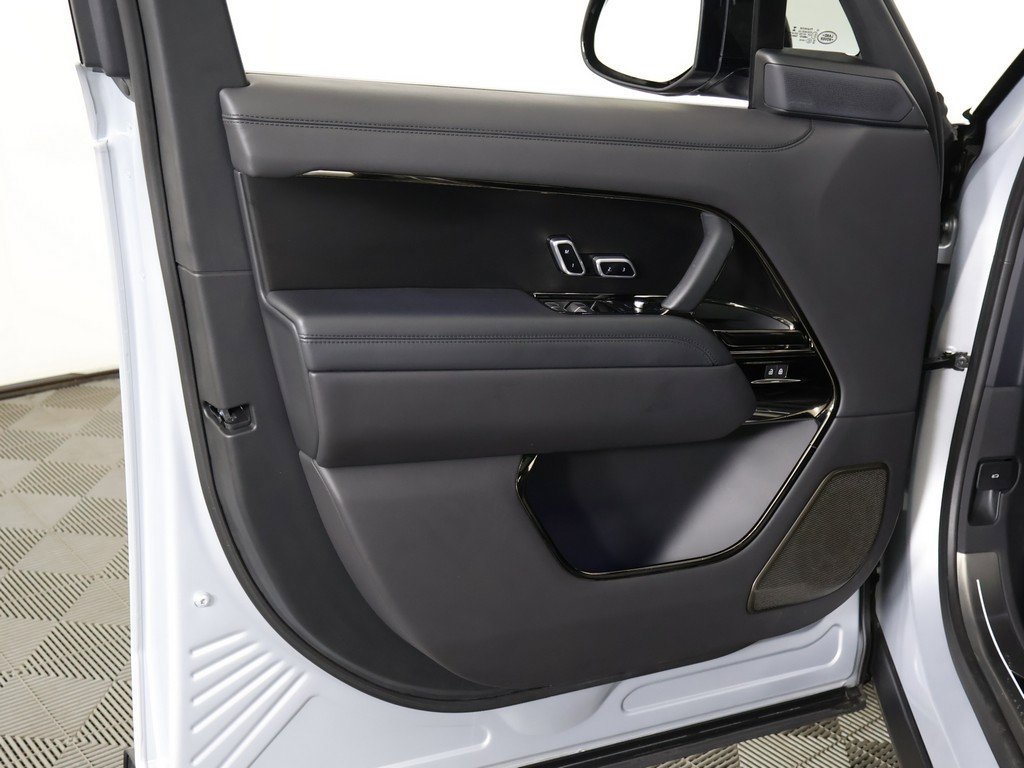 Used 2023 Land Rover Range Rover SV image 28