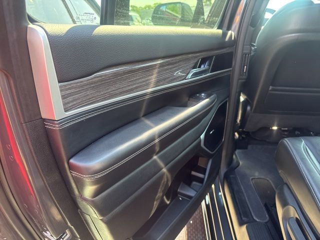 Used 2022 Jeep Wagoneer Series II w/ Premium Group I AWD/4WD image 12