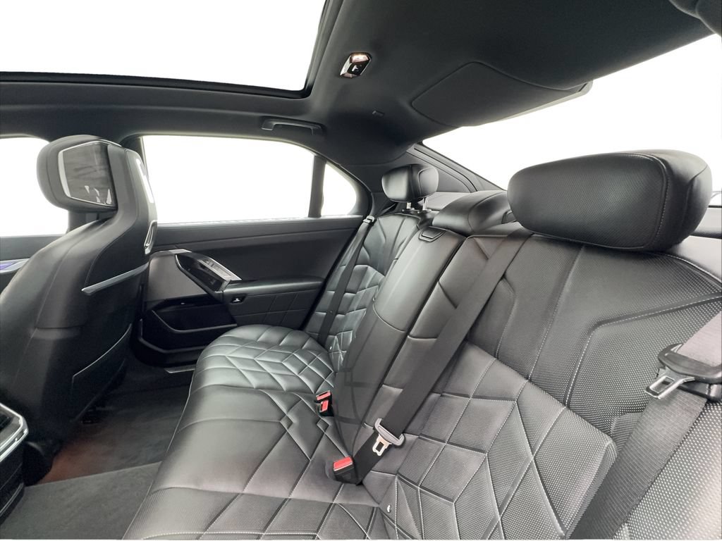 Used 2024 BMW 740i RWD image 26
