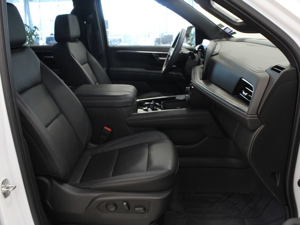 Used 2025 Chevrolet Tahoe LT w/ Comfort Package RWD image 16
